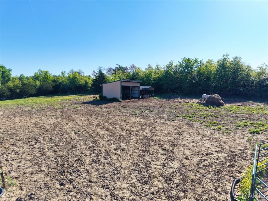 Image 26 of property listing at 8700 N Hartley Road, Hallsville, MO 65255