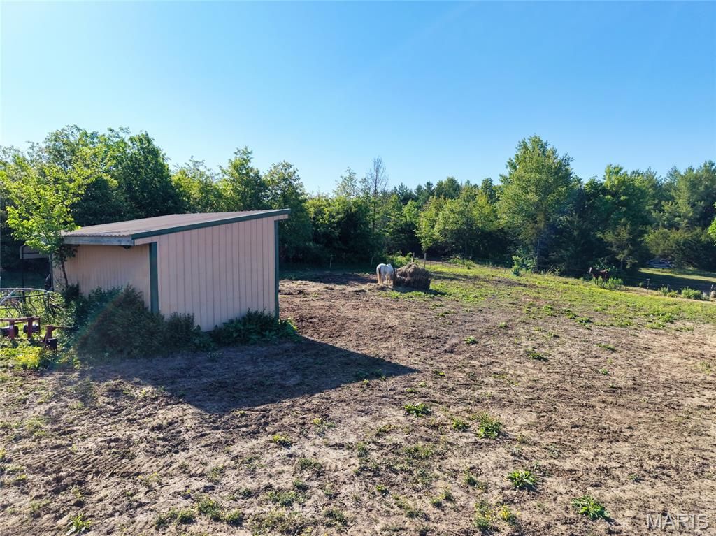 Image 27 of property listing at 8700 N Hartley Road, Hallsville, MO 65255