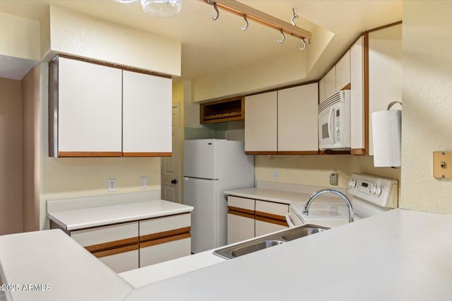 2333 E SOUTHERN Avenue 2080, Tempe, AZ 85282