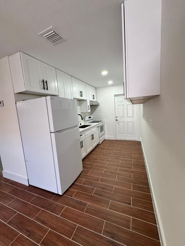 1414 Avenue I B, Fort Pierce, FL 34950