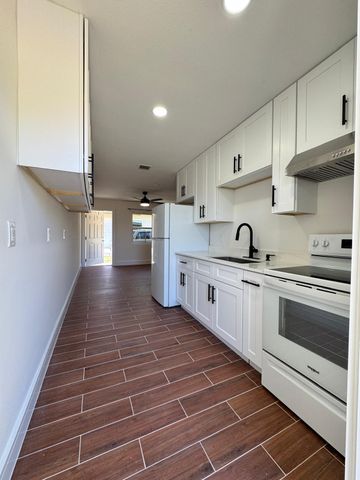 1414 Avenue I B, Fort Pierce, FL 34950