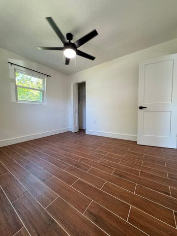 1414 Avenue I B, Fort Pierce, FL 34950