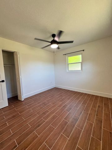 1414 Avenue I B, Fort Pierce, FL 34950
