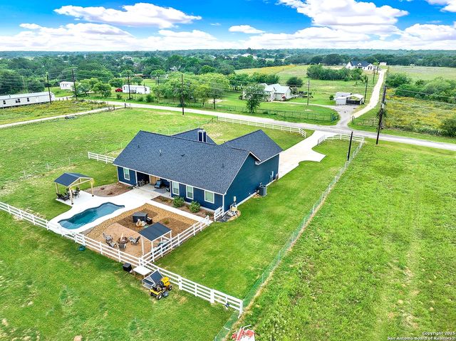 1474 County Road 342, La Vernia, TX 78121