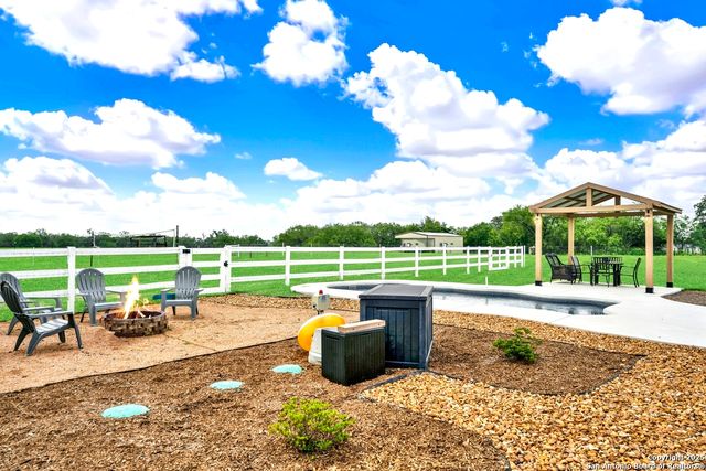 1474 County Road 342, La Vernia, TX 78121