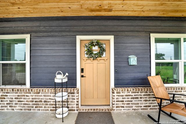 1474 County Road 342, La Vernia, TX 78121