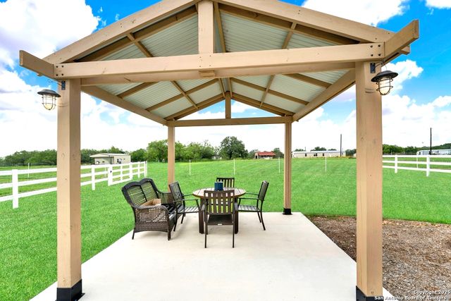 1474 County Road 342, La Vernia, TX 78121