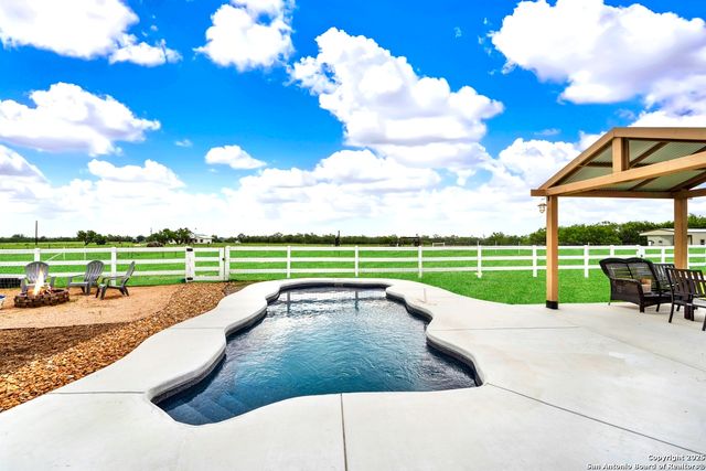 1474 County Road 342, La Vernia, TX 78121