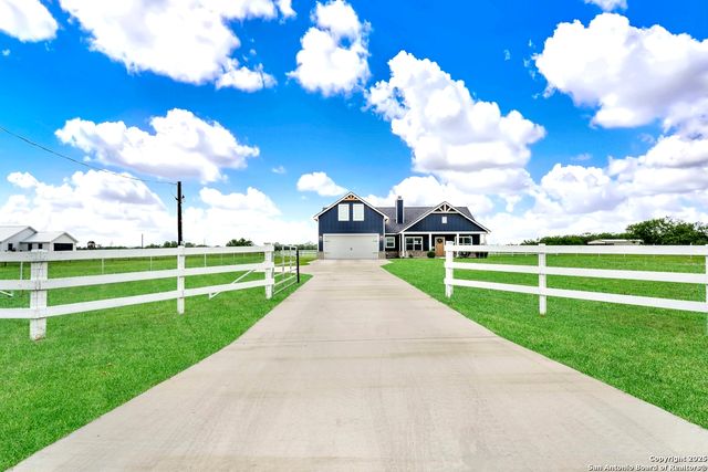 1474 County Road 342, La Vernia, TX 78121
