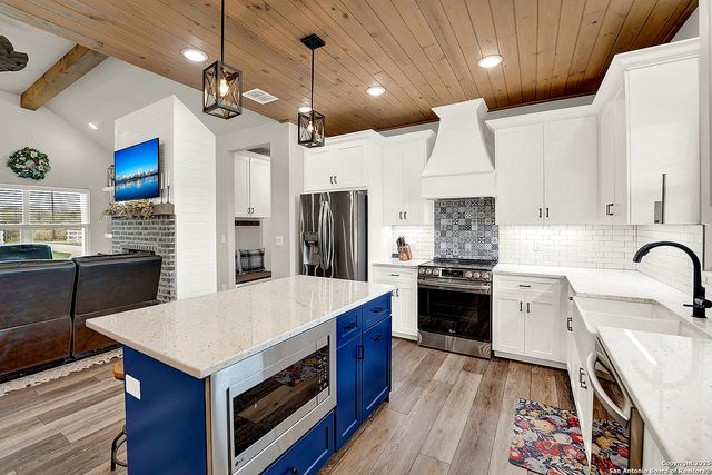 1474 County Road 342, La Vernia, TX 78121