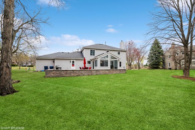 6695 Foxworth Lane, Gurnee, IL 60031