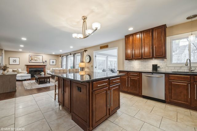 6695 Foxworth Lane, Gurnee, IL 60031