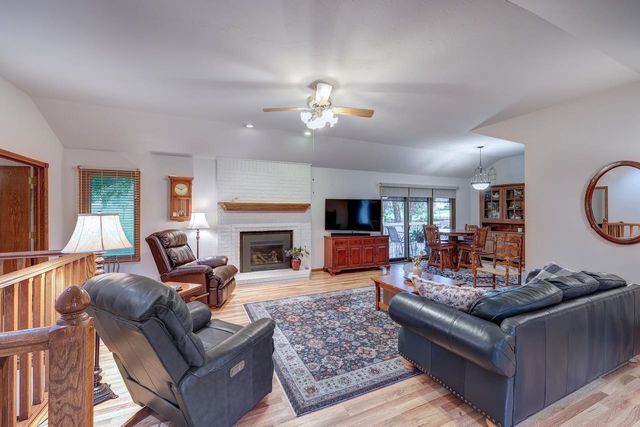 3103 Cabrillo Dr, Winfield, KS 67156