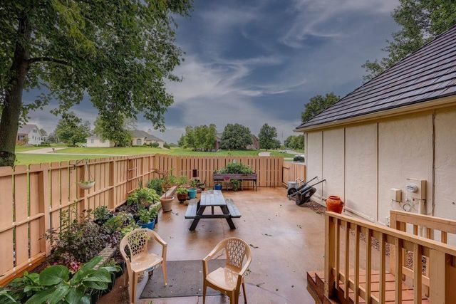 3103 Cabrillo Dr, Winfield, KS 67156