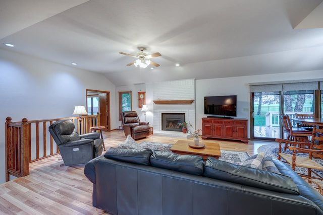 3103 Cabrillo Dr, Winfield, KS 67156