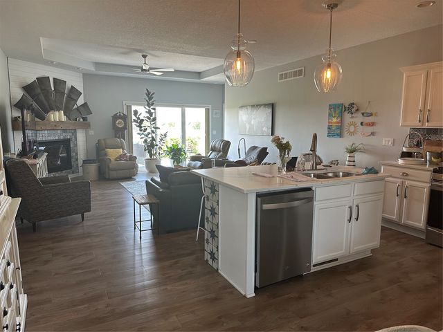 621 Sawgrass None, Norwalk, IA 50211