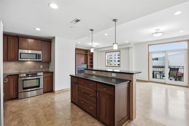 847 Quarry Rd 303, Coralville, IA 52241