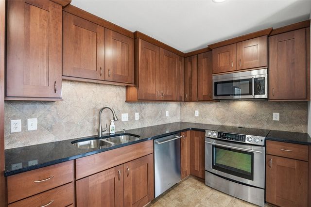 847 Quarry Rd 303, Coralville, IA 52241