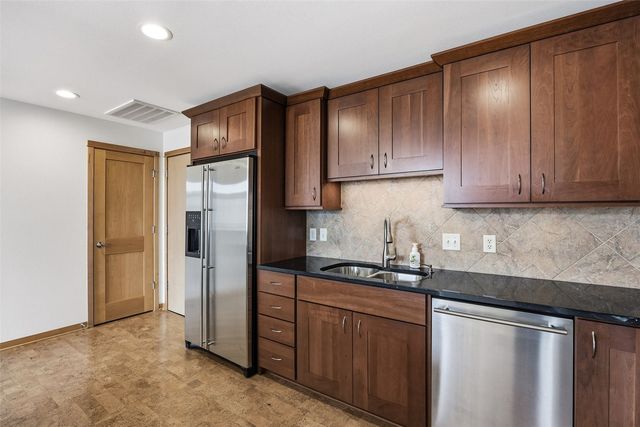 847 Quarry Rd 303, Coralville, IA 52241