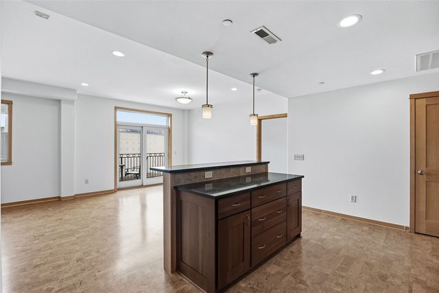 847 Quarry Rd 303, Coralville, IA 52241