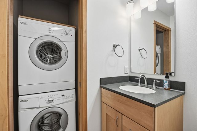 847 Quarry Rd 303, Coralville, IA 52241