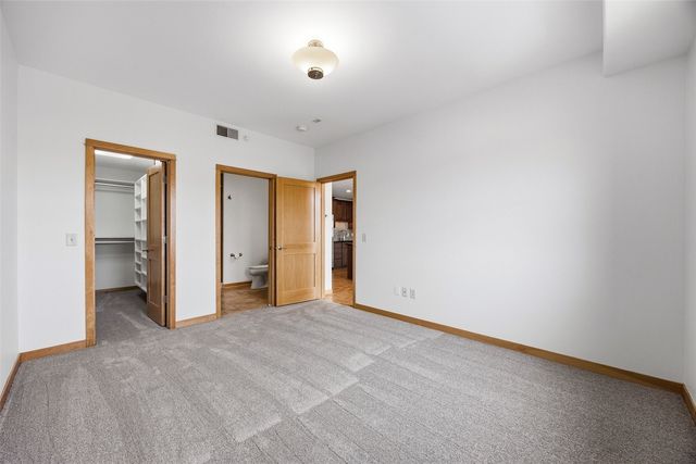 847 Quarry Rd 303, Coralville, IA 52241