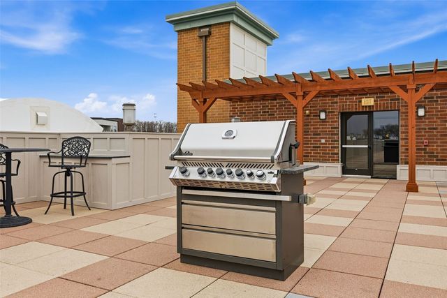 847 Quarry Rd 303, Coralville, IA 52241