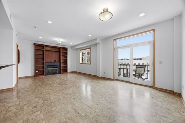 847 Quarry Rd 303, Coralville, IA 52241