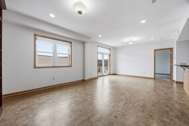 847 Quarry Rd 303, Coralville, IA 52241