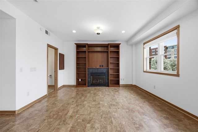 847 Quarry Rd 303, Coralville, IA 52241