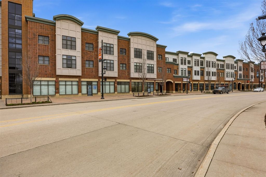 847 Quarry Rd 303, Coralville, IA 52241