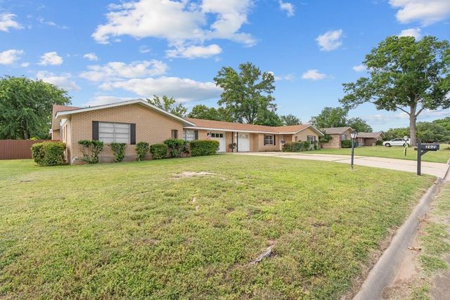 202 Manor Dr, Kerrville, TX 78028