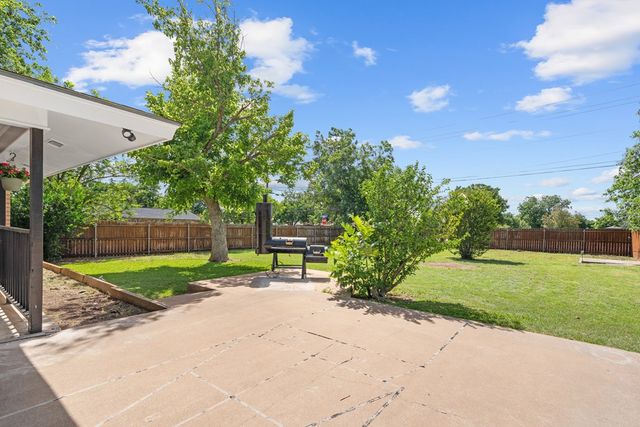 202 Manor Dr, Kerrville, TX 78028