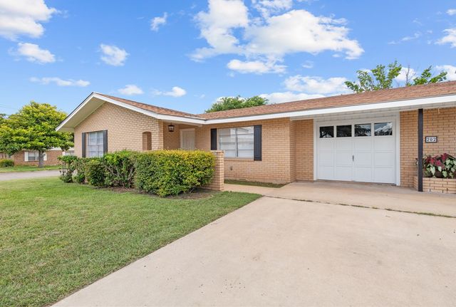 202 Manor Dr, Kerrville, TX 78028