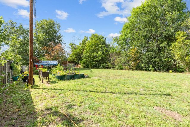 202 Manor Dr, Kerrville, TX 78028