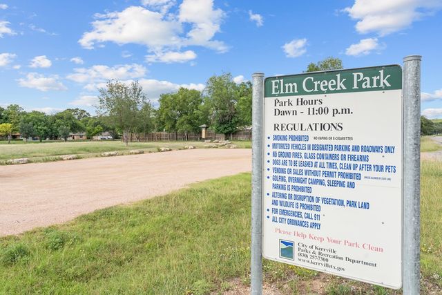 202 Manor Dr, Kerrville, TX 78028