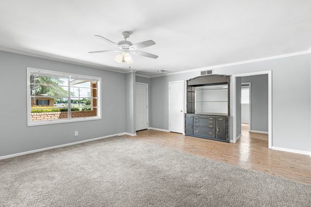 202 Manor Dr, Kerrville, TX 78028