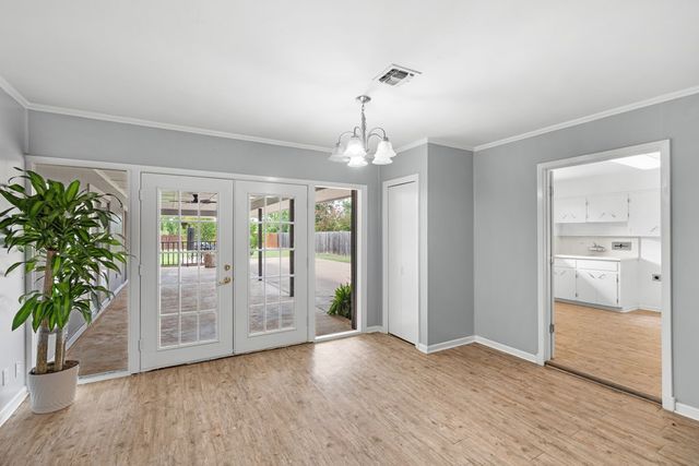 202 Manor Dr, Kerrville, TX 78028