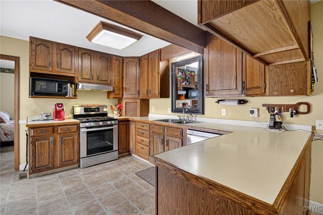 8311 Greenview Dr, Rome, NY 13440