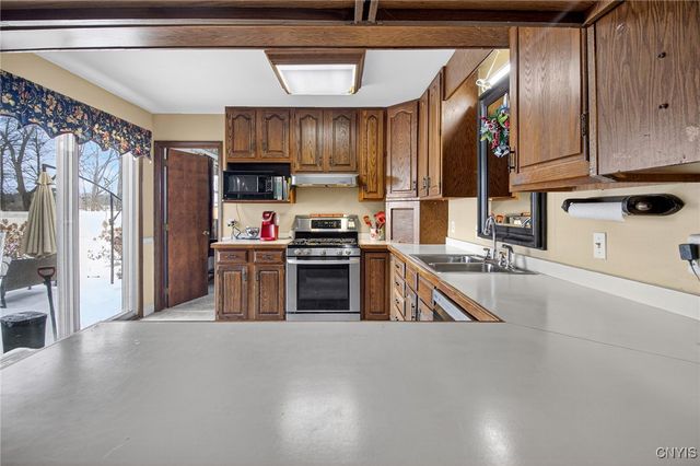 8311 Greenview Dr, Rome, NY 13440