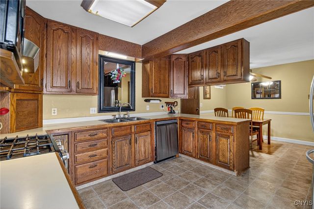 8311 Greenview Dr, Rome, NY 13440