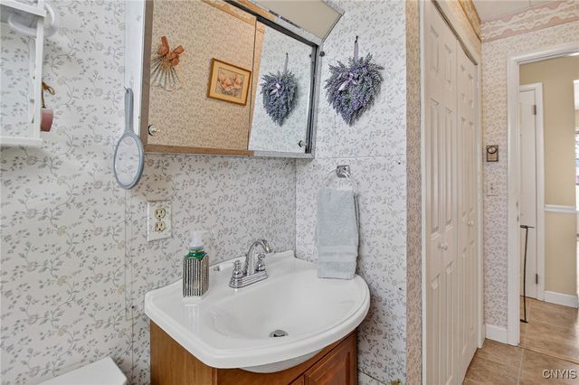 8311 Greenview Dr, Rome, NY 13440