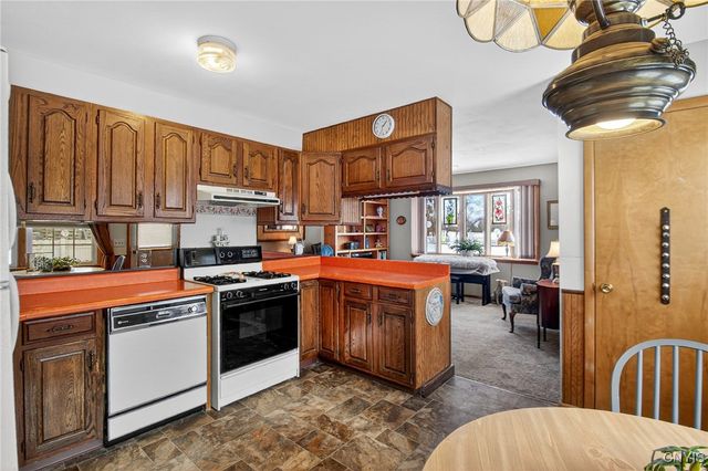 8311 Greenview Dr, Rome, NY 13440