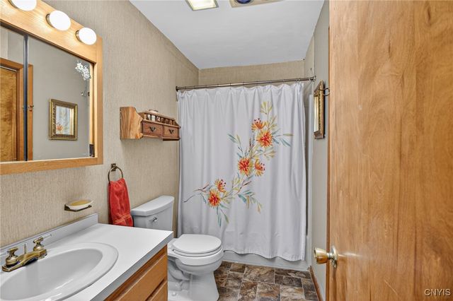 8311 Greenview Dr, Rome, NY 13440