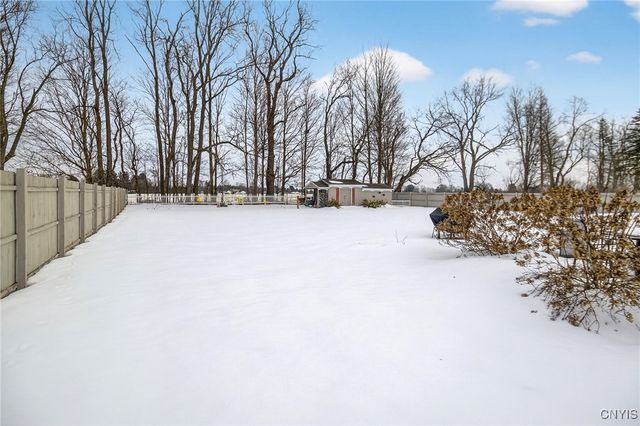 8311 Greenview Dr, Rome, NY 13440