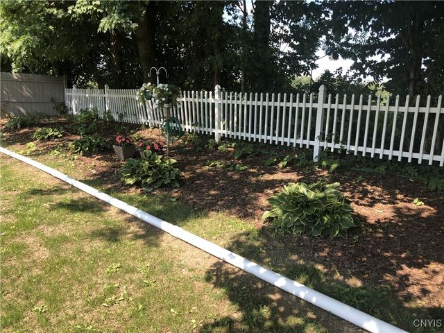 8311 Greenview Dr, Rome, NY 13440