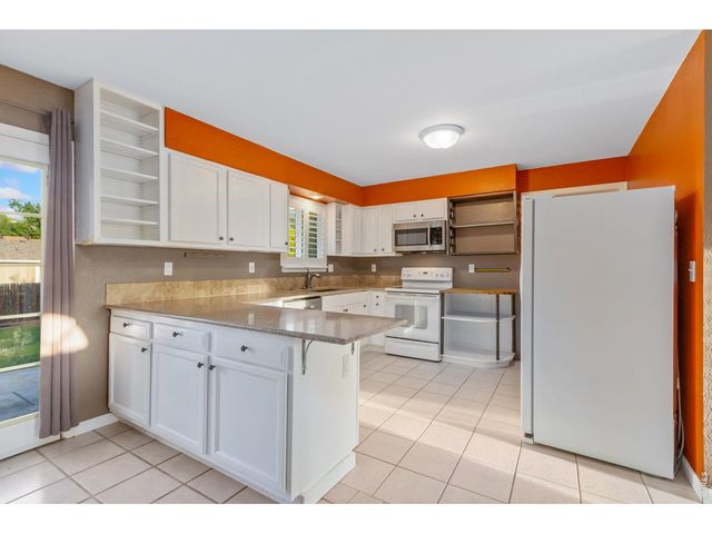 2912 Lochlomond Dr, Laporte, CO 80535