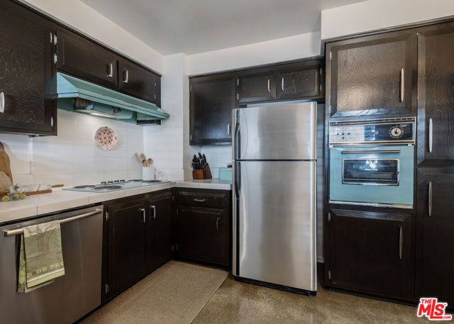 4343 Finley Avenue 2, Los Angeles, CA 90027