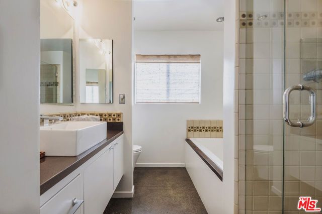 4343 Finley Avenue 2, Los Angeles, CA 90027