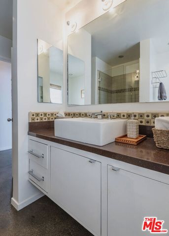 4343 Finley Avenue 2, Los Angeles, CA 90027